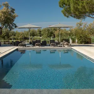 https://mas-de-la-fouque.fr-provencehotel.com